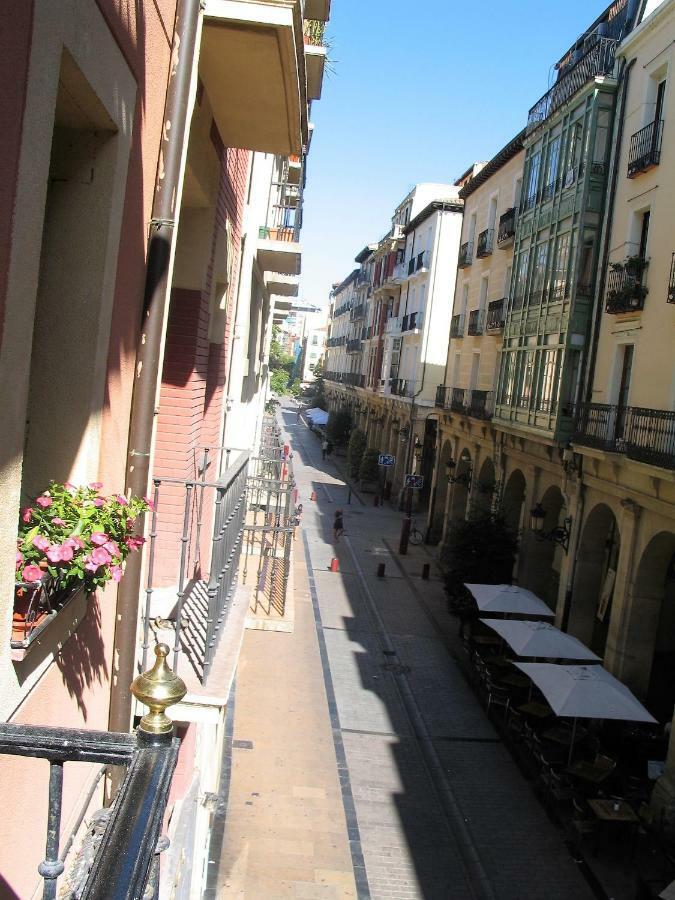 Apartamento Corazon De Portales ログローニョ エクステリア 写真